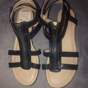 Women’s Sandals. 8 1/2 wide. By White mountain in Navy Blue